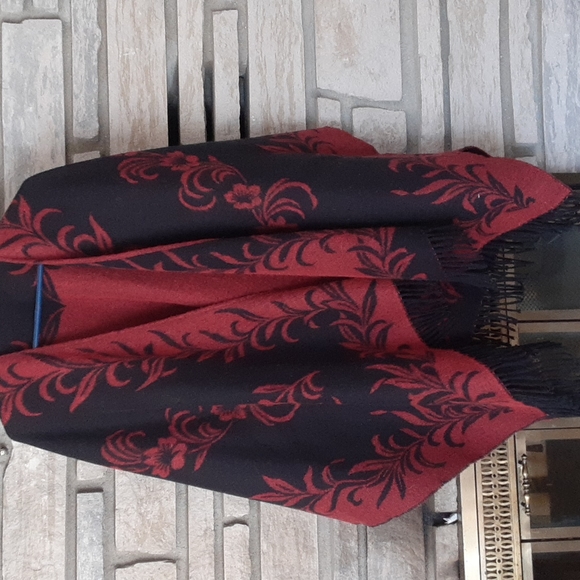 Reversible Shawl - Picture 3 of 4